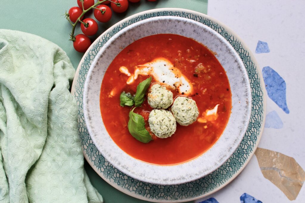 Zupa pomidorowa z cukinią i pulpecikami Thermomix przepisy