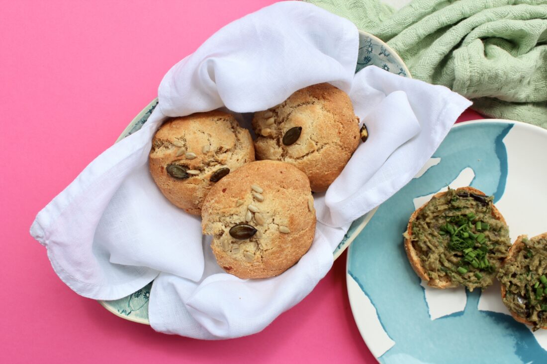 Bułki bezglutenowe z serkiem wiejskim