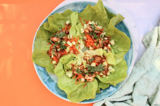 Wrapy z sałaty z kurczakiem przepis Dietomix