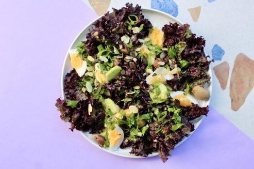 Sałatka z jajkiem i oliwkami