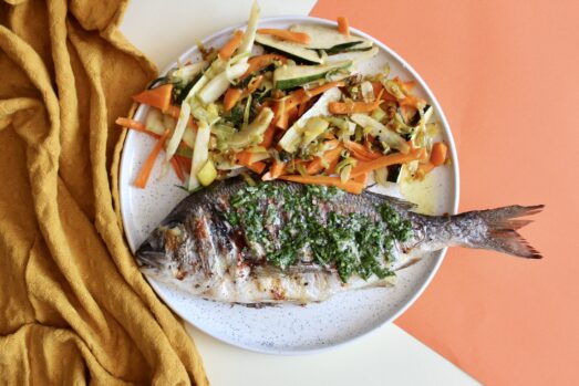 Dorada z warzywami i pesto