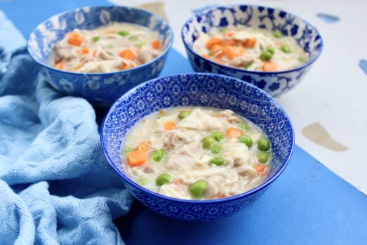 Potrawka z kurczaka z marchewką i groszkiem